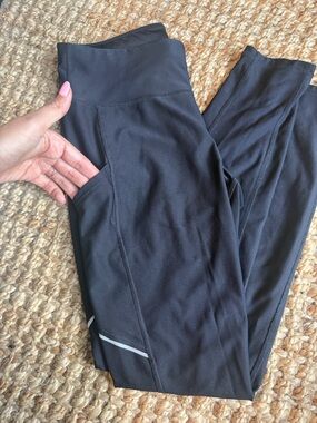 Xersion black leggings with side pockets
Size Medium
